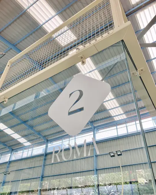 Court 2 Roma sign above the glass